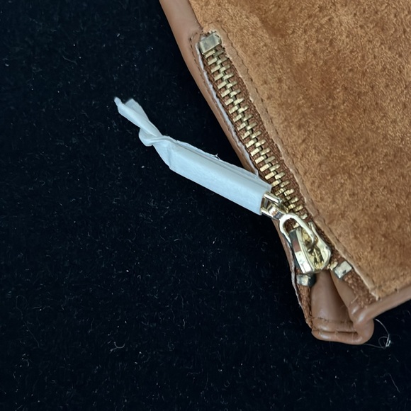 IMAN 100% leather gloves. Size “M” BRAND NEW. Never worn. Side 2 1/2 “ zipper - Picture 4 of 9